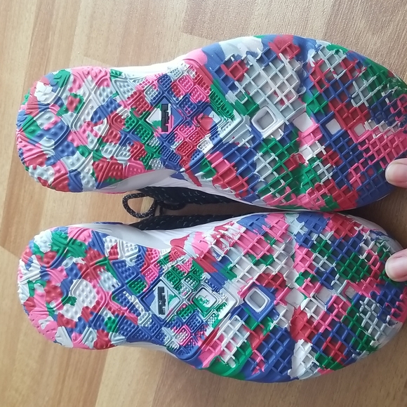 Nike Lebron 18 - Picture 7 of 8